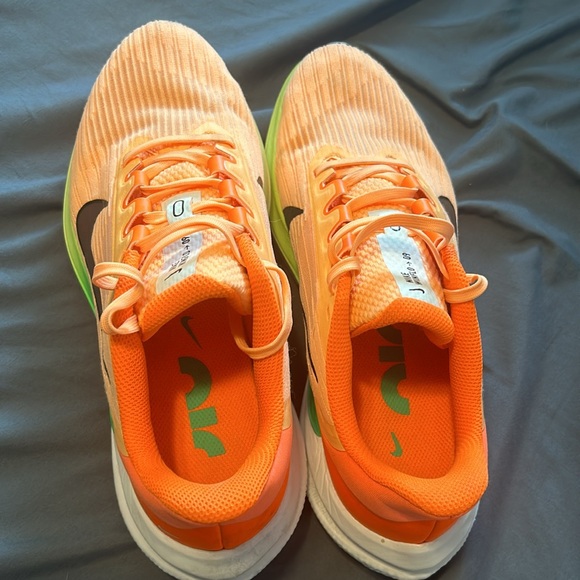 Bright Nike Running shoes! - Picture 2 of 6